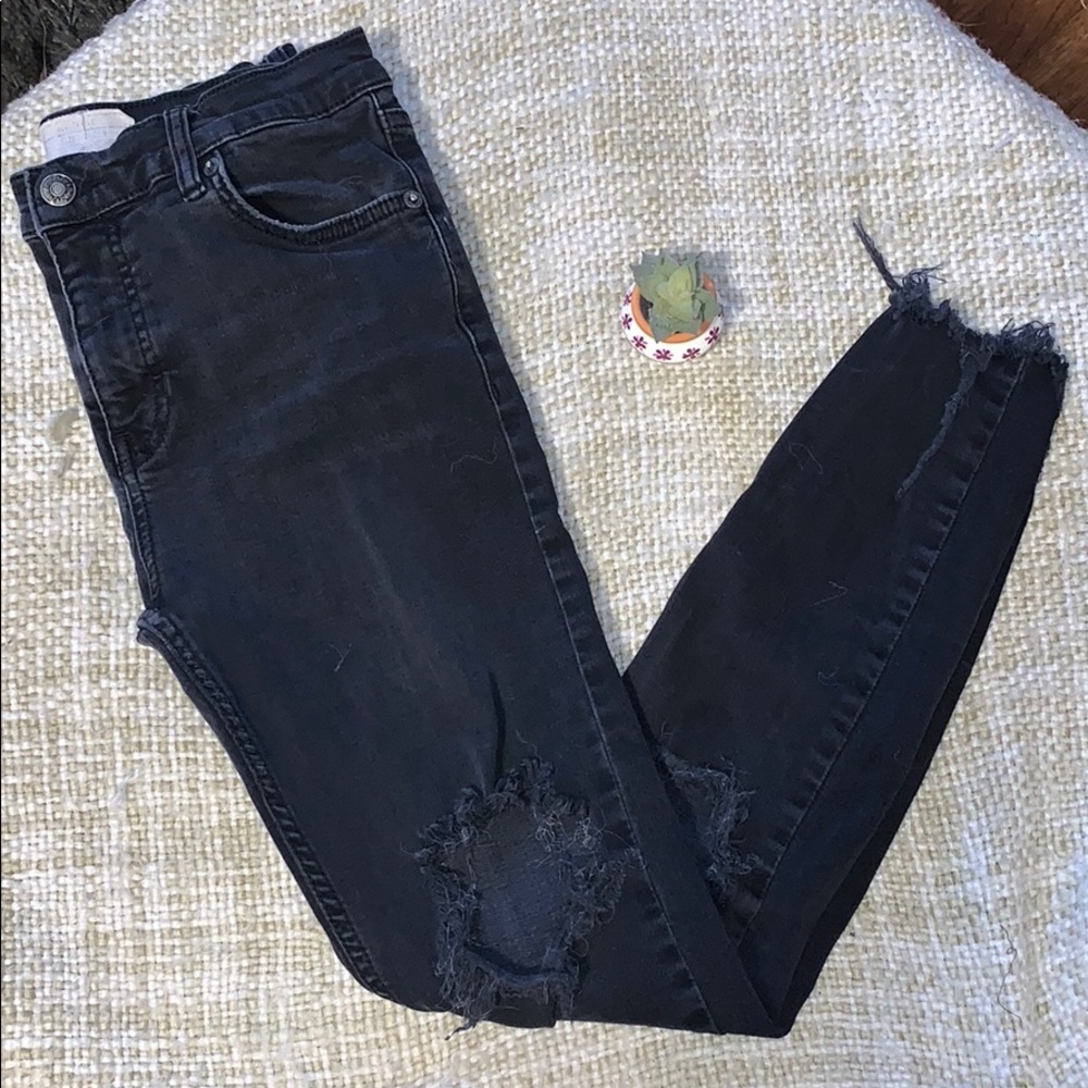 FREE PEOPLE RIPPED JEANS